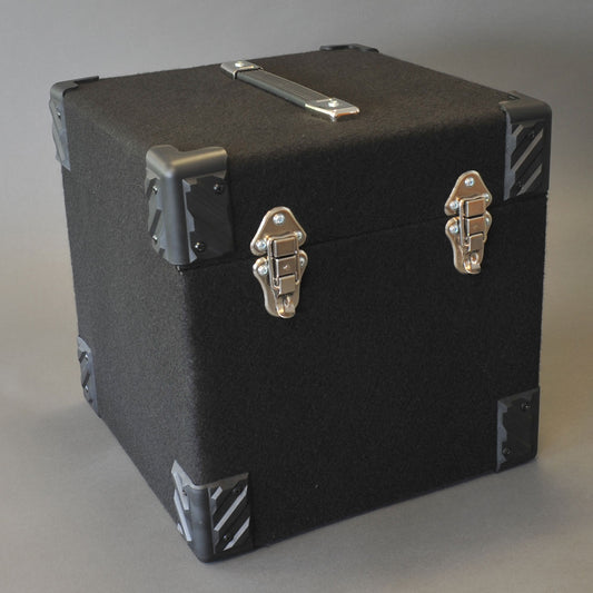 HÖLZERNER KOFFER MIT SCHWARZEM STOFF BEZOGEN FÜR 100 12-ZOLL-LP-SCHALLPLATTEN MIT 33 U/MIN