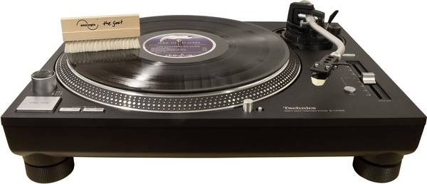 ANALOGIS THE GOAT BRUSH 4 – BÜRSTENHOLZGRIFF UND ZIEGENHAAR-VINYL-SCHALLPLATTEN