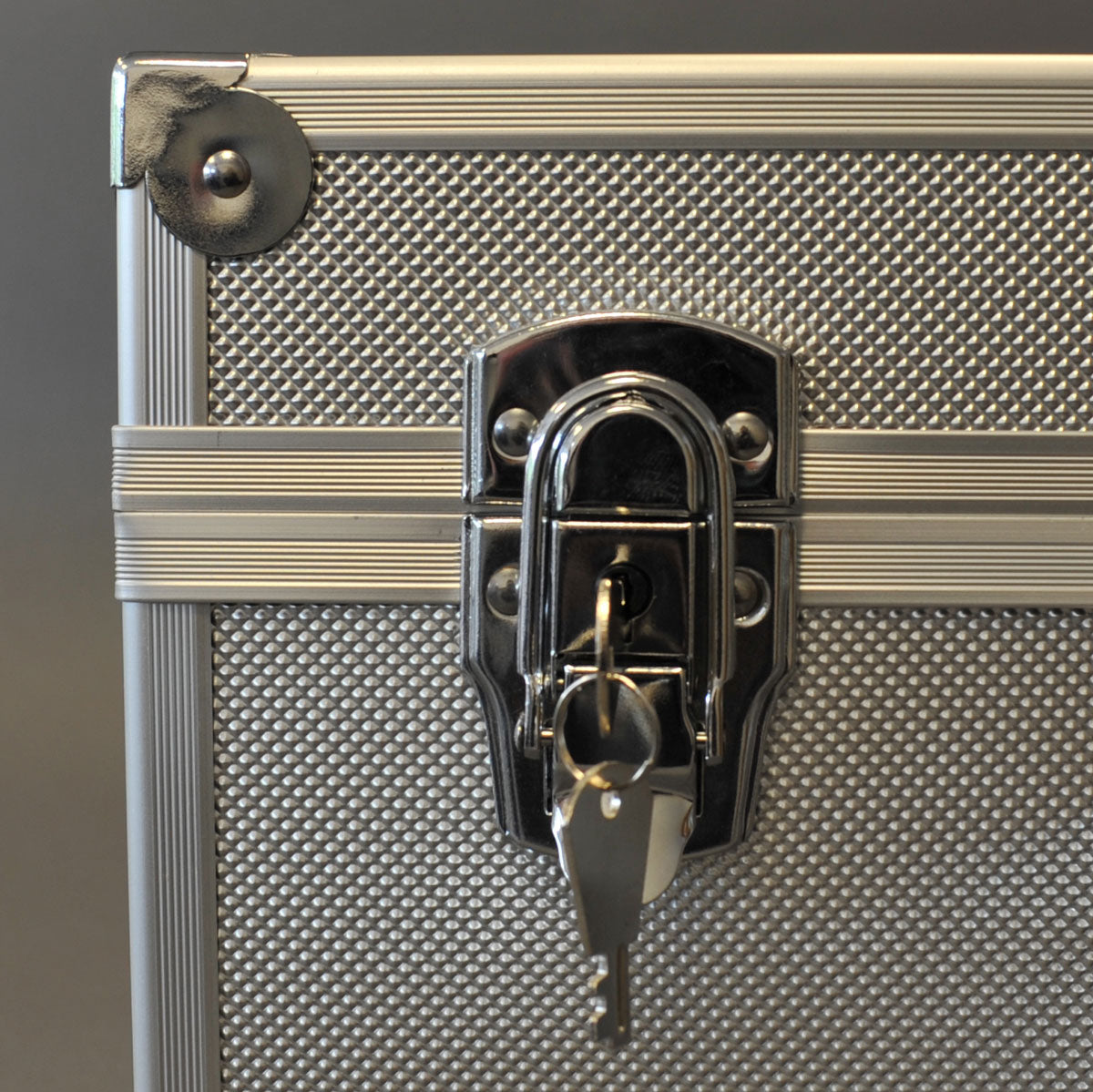 FLIGHT CASE PLATA ALUMINIO ESTUCHE PARA 200 45 DISCOS VINILO 7 RPM PULGADAS 