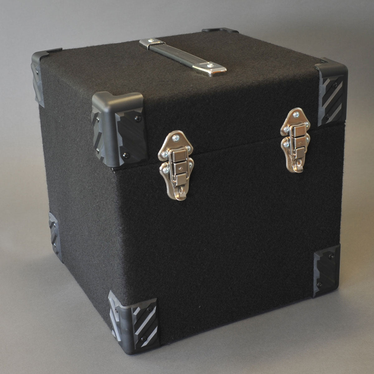 BAUL DE MADERA REVESTIDO CON TEJIDO NEGRO PARA DISCOS 100 LP 33 REVS 12 PULGADAS