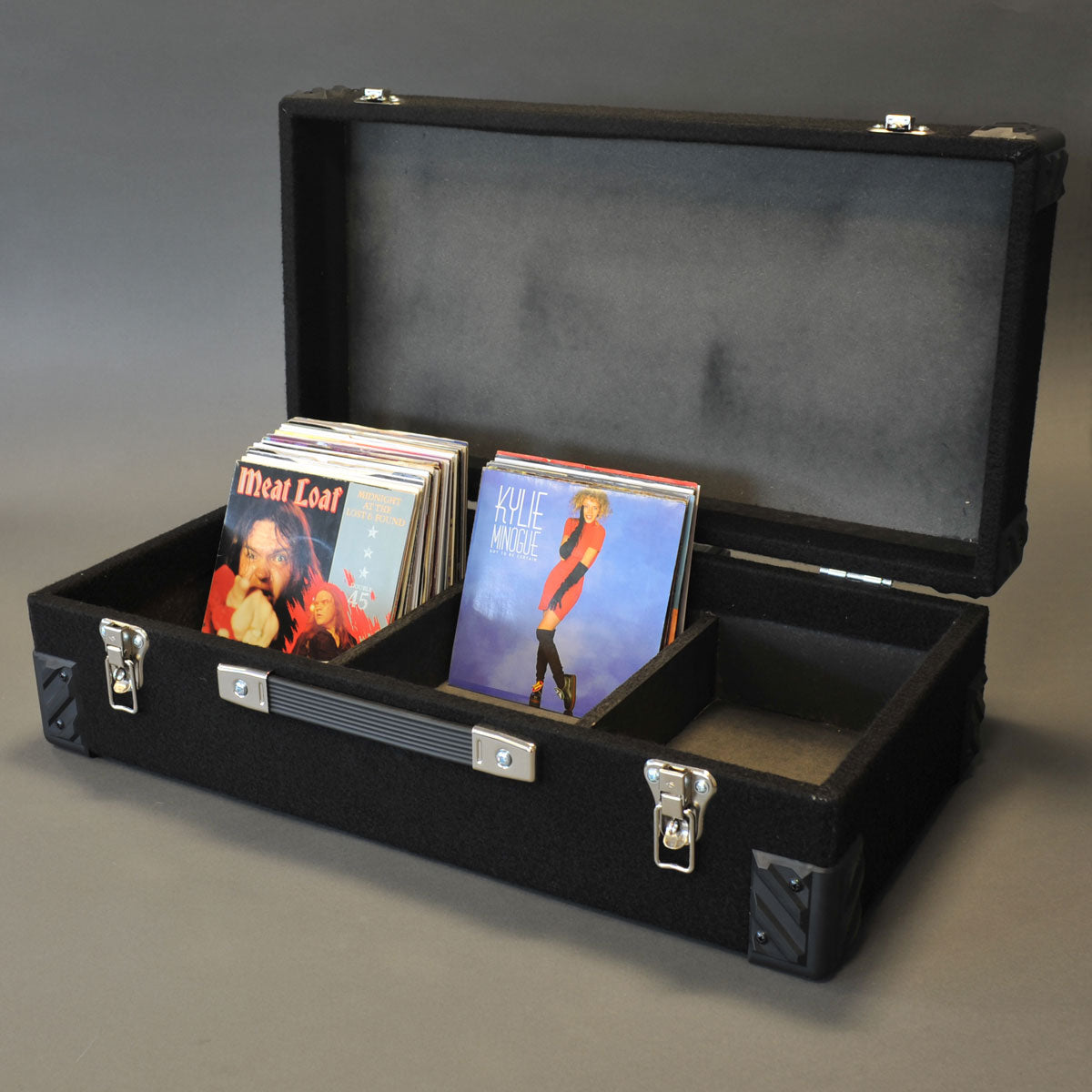 BAUL DE MADERA REVESTIDO CON TEJIDO NEGRO PARA 300 DISCOS 45 REVS 7 PULGADAS